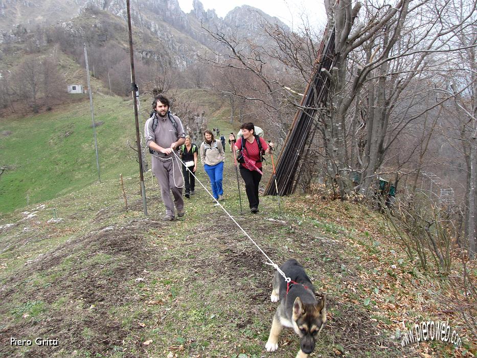 78 Ci ricongiamo con gli amici saliti al Bivacco Testa.jpg